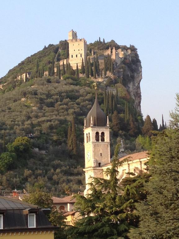 Massone Climbing Home Arco Bagian luar foto